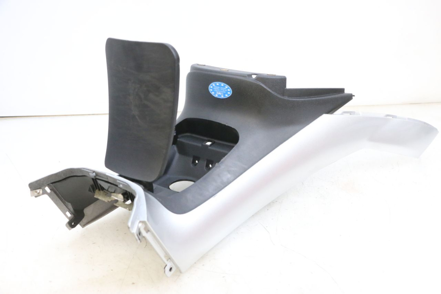 photo de CARENAGE RESERVOIR PIAGGIO MP3 RL 250 (2007 - 2010) - Zoom sui componenti