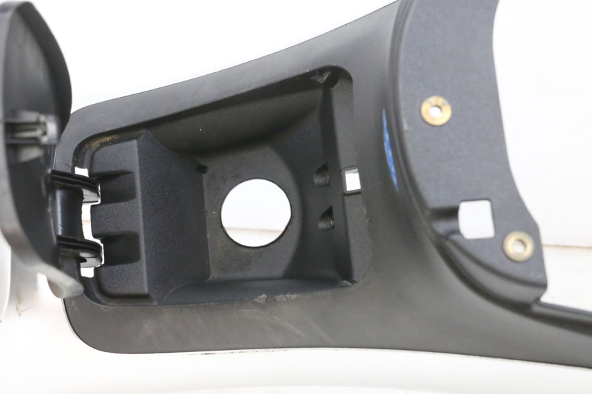 photo de CARENAGE RESERVOIR PIAGGIO MP3 RL 250 (2007 - 2010) - Primo piano ad alta risoluzione