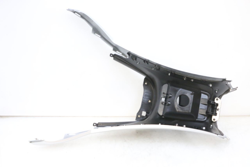 photo de CARENAGE RESERVOIR PIAGGIO MP3 RL 250 (2007 - 2010) - Vista d'insieme del prodotto