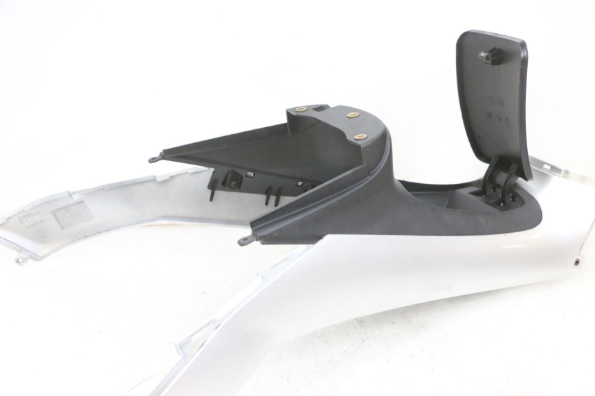 photo de CARENAGE RESERVOIR PIAGGIO MP3 RL 250 (2007 - 2010) - Stato della superficie e materiale