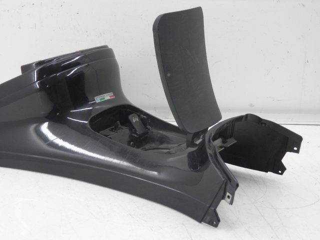 photo de CARENATURA SERBATOIO PIAGGIO XEVO - X EVO 125 (2010 - 2015)