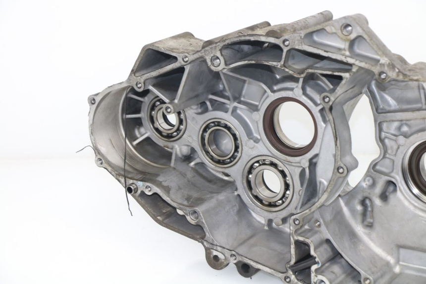 photo de CARTER MOTORE INFERIORE SUZUKI BURGMAN EXECUTIVE ABS 650 (2006 - 2012)