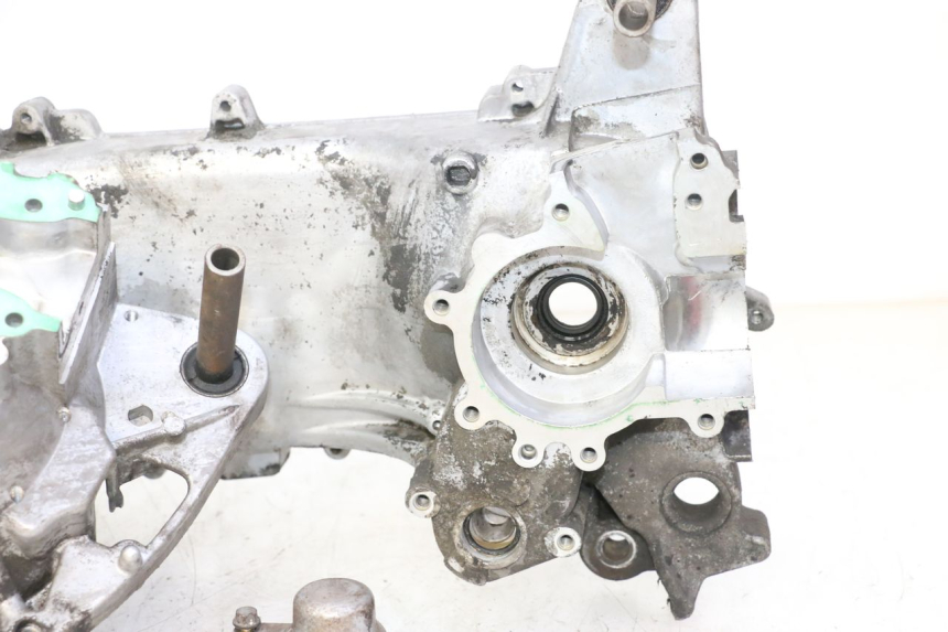 photo de CARTER BAS MOTORE PEUGEOT KISBEE 2T 50 (2010 - 2017)