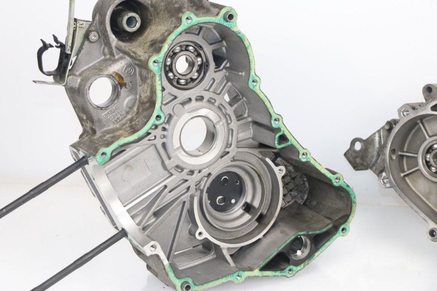 photo de CARTER MOTORE INFERIORE PIAGGIO X8 400 (2006 - 2007)