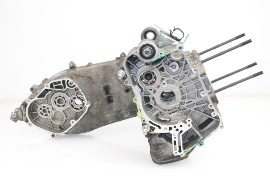 photo de CARTER MOTORE INFERIORE PIAGGIO X8 400 (2006 - 2007)
