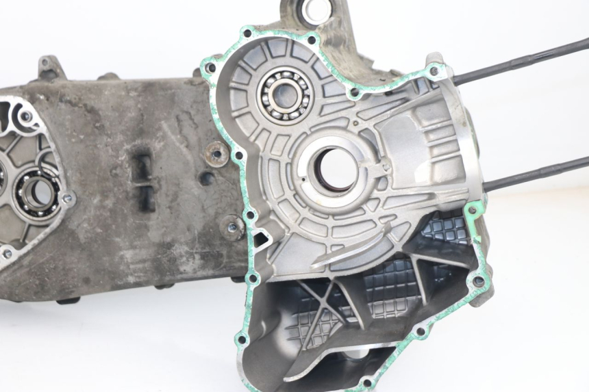 photo de CARTER MOTORE INFERIORE PIAGGIO X8 400 (2006 - 2007)
