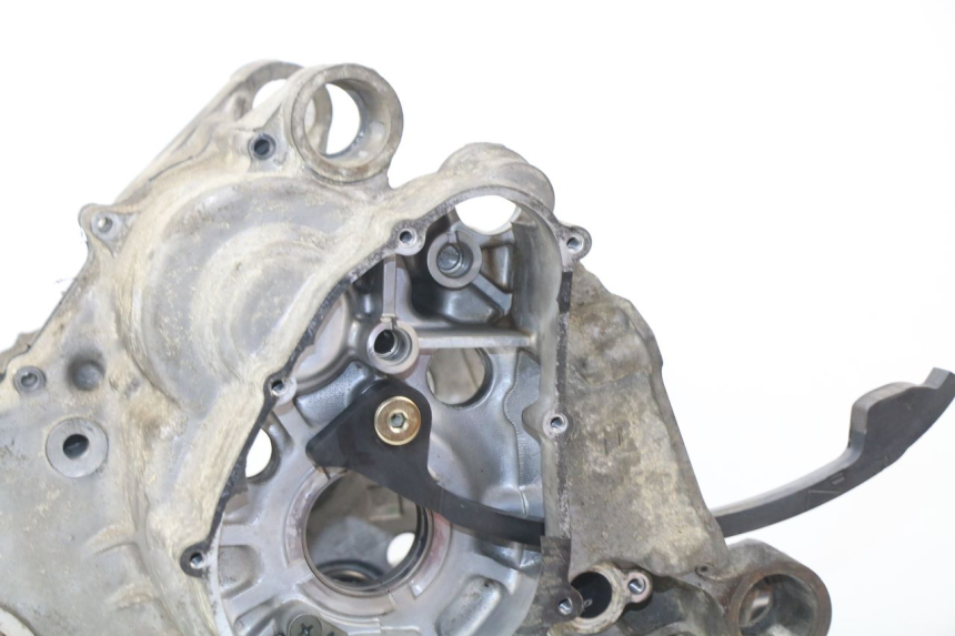 photo de CARTER MOTORE INFERIORE SUZUKI BURGMAN 650 (2002 - 2004)