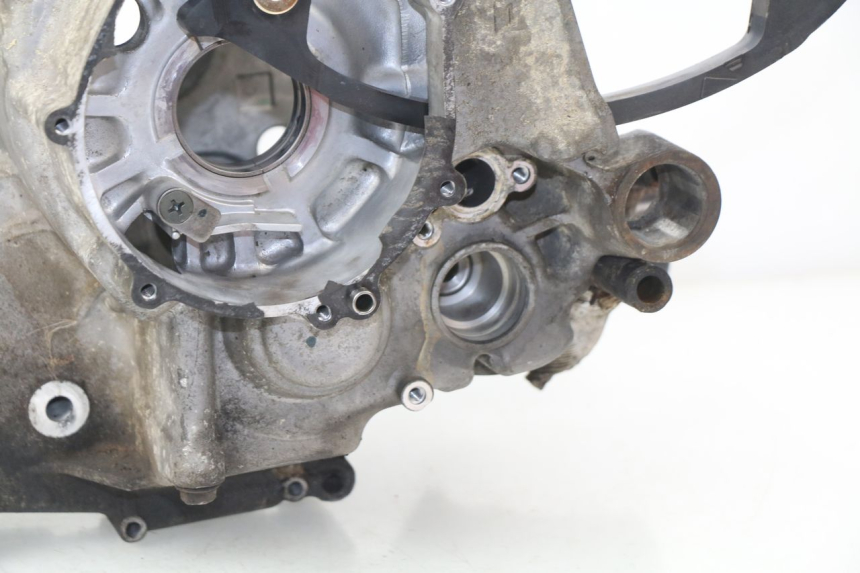 photo de CARTER MOTORE INFERIORE SUZUKI BURGMAN 650 (2002 - 2004)