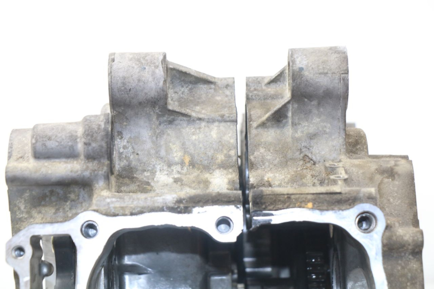 photo de CARTER MOTORE INFERIORE SUZUKI BURGMAN 650 (2002 - 2004)