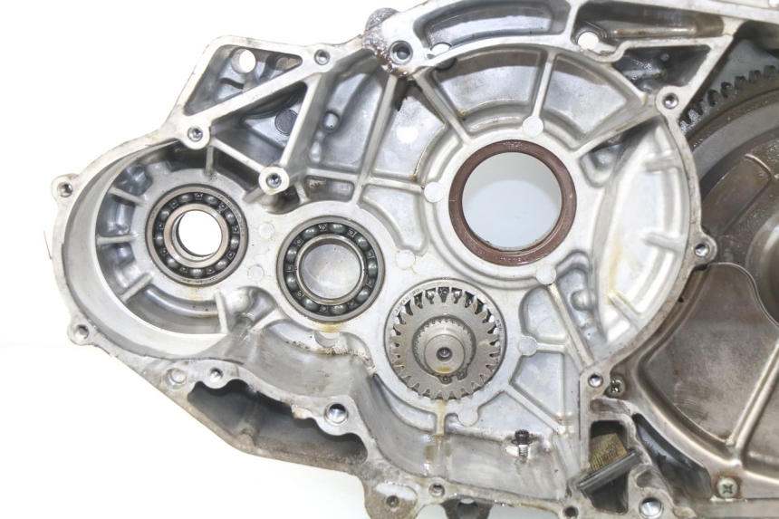 photo de CARTER MOTORE INFERIORE SUZUKI BURGMAN 650 (2002 - 2004)