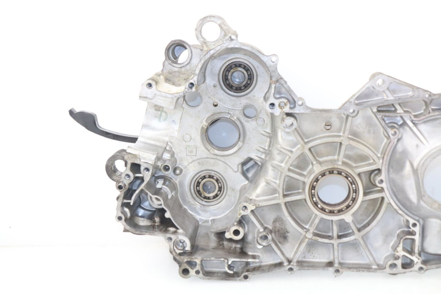 photo de CARTER MOTORE INFERIORE SUZUKI BURGMAN 650 (2002 - 2004)