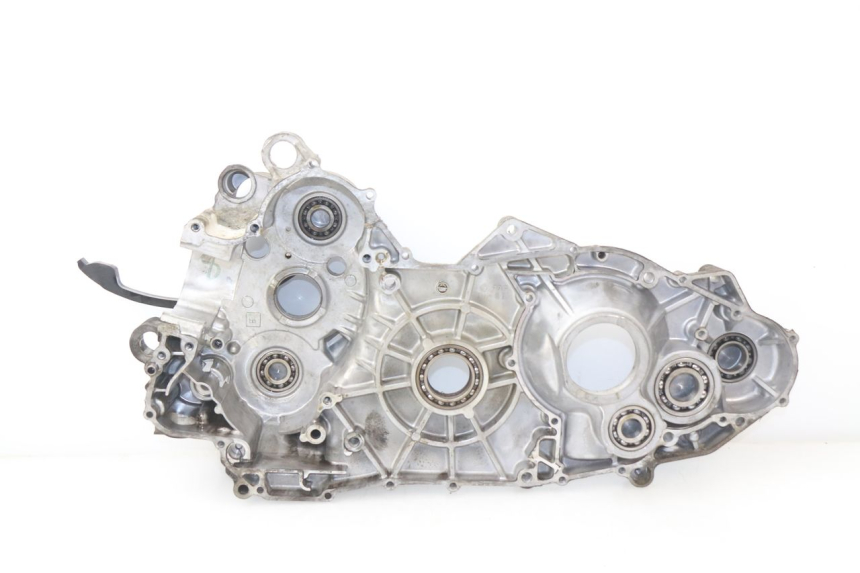 photo de CARTER MOTORE INFERIORE SUZUKI BURGMAN 650 (2002 - 2004)