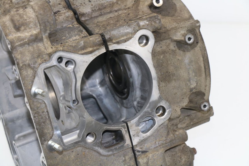 photo de CARTER MOTORE INFERIORE SUZUKI BURGMAN 125 (2007 - 2014)