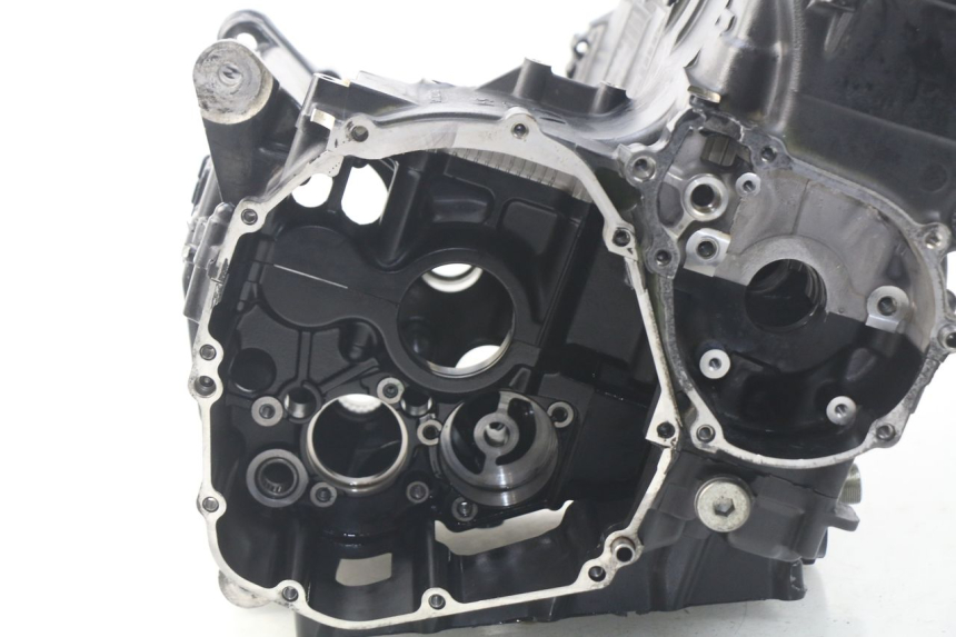 photo de CARTER MOTORE INFERIORE SUZUKI GSR 600 (2005 - 2012)