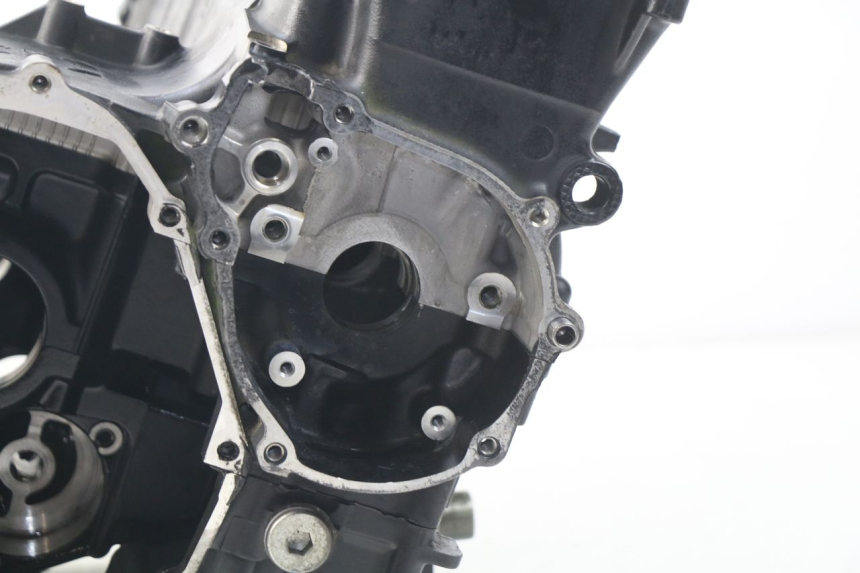 photo de CARTER MOTORE INFERIORE SUZUKI GSR 600 (2005 - 2012)