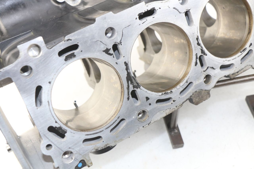 photo de CARTER MOTORE INFERIORE SUZUKI GSR 600 (2005 - 2012)