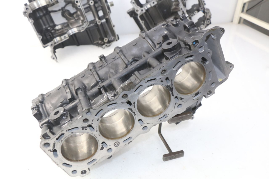 photo de CARTER MOTORE INFERIORE SUZUKI GSR 600 (2005 - 2012)