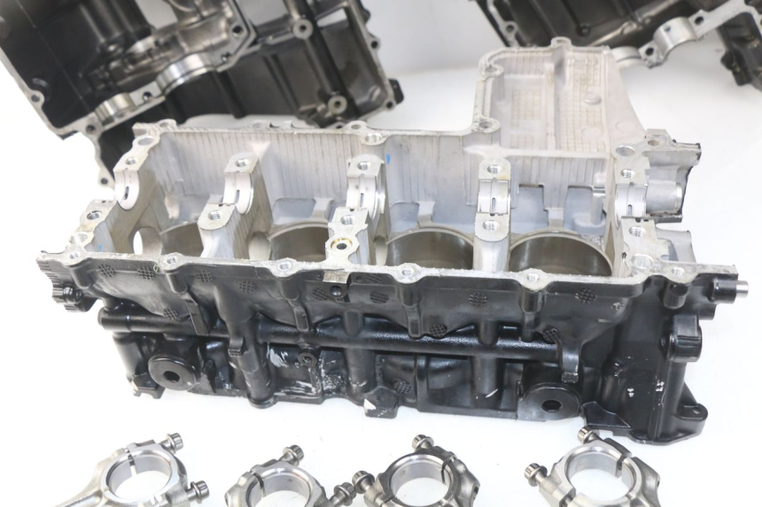 photo de CARTER MOTORE INFERIORE SUZUKI GSR 600 (2005 - 2012)