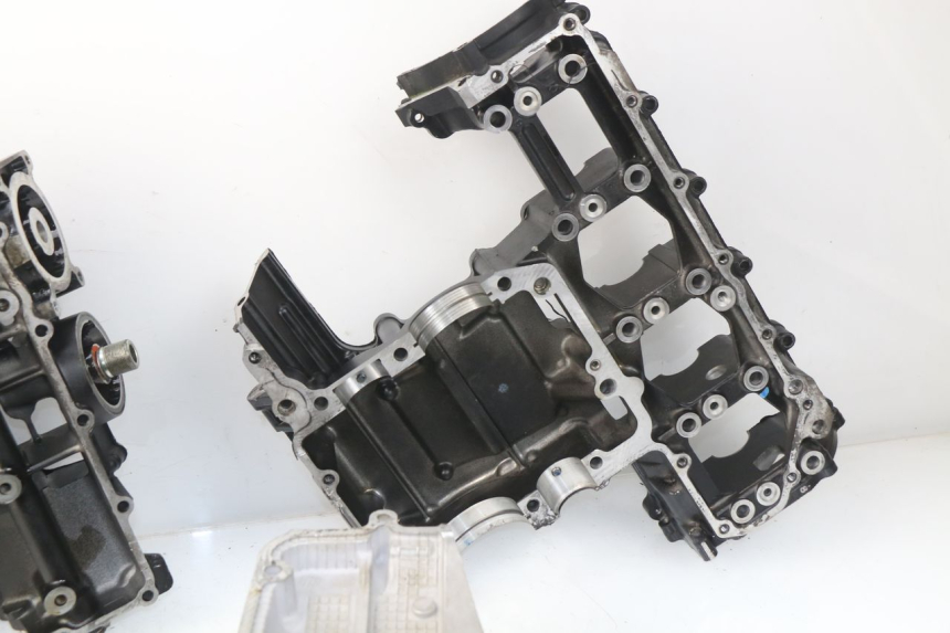 photo de CARTER MOTORE INFERIORE SUZUKI GSR 600 (2005 - 2012)