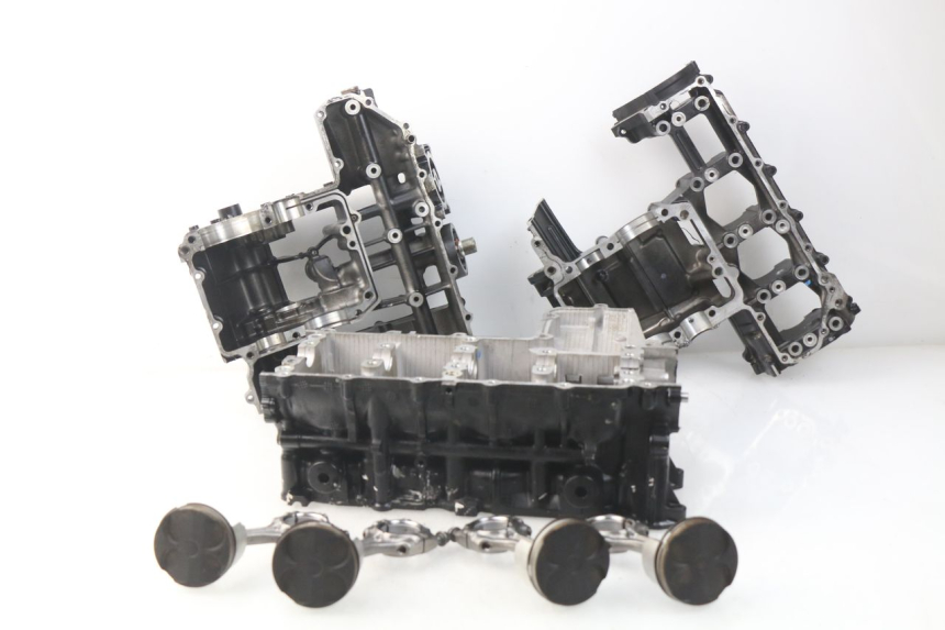 photo de CARTER MOTORE INFERIORE SUZUKI GSR 600 (2005 - 2012)