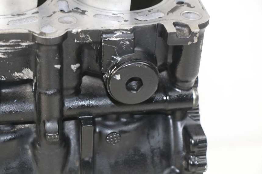 photo de CARTER MOTORE INFERIORE SUZUKI GSR 600 (2005 - 2012)