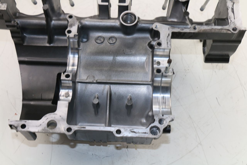 photo de CARTER MOTORE INFERIORE SUZUKI GSX  INAZUMA 750 (1998 - 2003)