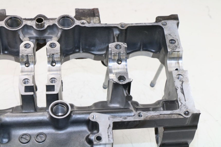 photo de CARTER MOTORE INFERIORE SUZUKI GSX  INAZUMA 750 (1998 - 2003)