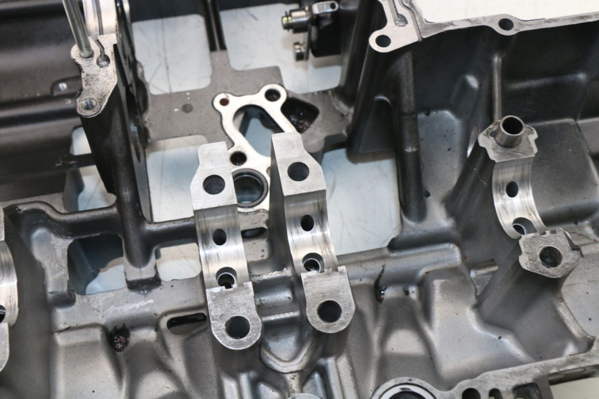 photo de CARTER MOTORE INFERIORE SUZUKI GSX  INAZUMA 750 (1998 - 2003)