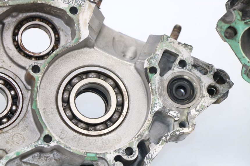 photo de CARTER MOTORE INFERIORE APRILIA TUONO 125 (2003 - 2005) - Caratteristiche distintive