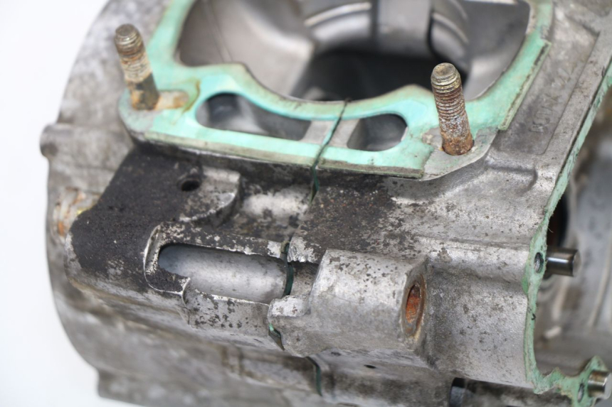 photo de CARTER MOTORE INFERIORE APRILIA TUONO 125 (2003 - 2005) - Dettagli dei punti di fissaggio