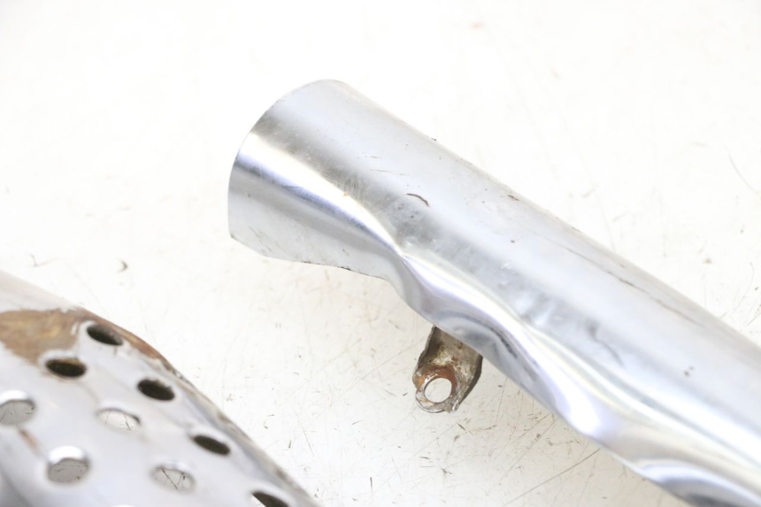 photo de SCARICO COPERCHIO KYMCO ZING 125 (1997 - 2003) - Primo piano ad alta risoluzione