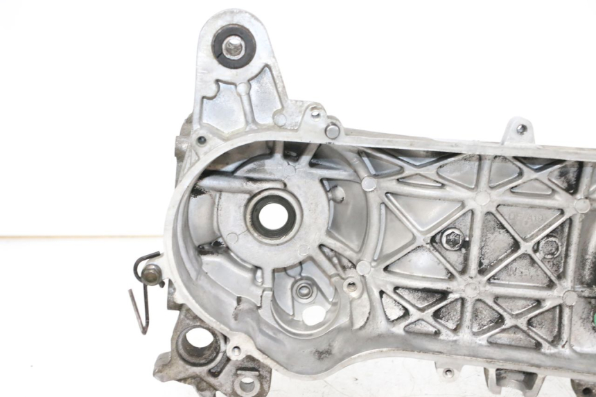 photo de CARTER MOTORE PEUGEOT KISBEE 2T 50 (2010 - 2017) - Angolazione alternativa