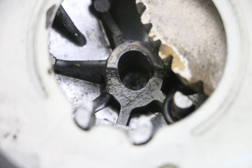 photo de COPERCHIO VARIATORE PEUGEOT KISBEE 4T 50 (2018 - 2022) - Zoom sullo stato d'uso