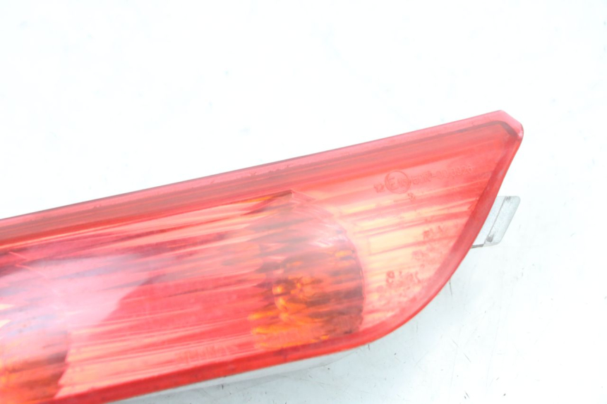 photo de FANALE POSTERIORE DESTRO PIAGGIO X8 125 (2004 - 2007)