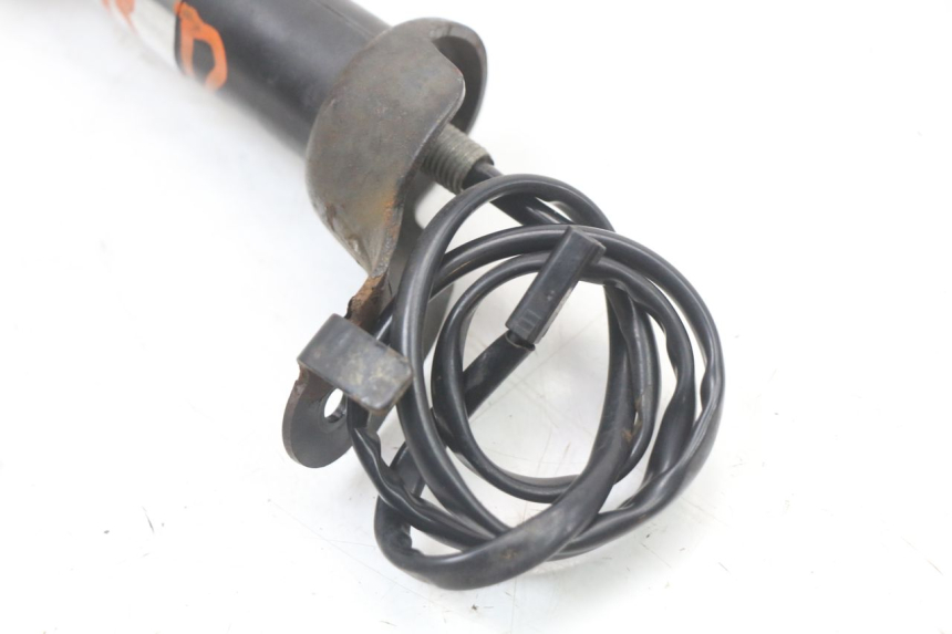 photo de FRECCE DESTRA POSTERIORE SUZUKI VL INTRUDER 125 (2004 - 2007)