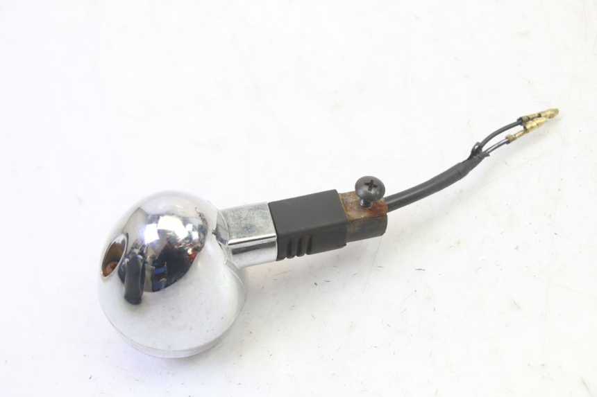 photo de FANALE POSTERIORE SINISTRO HYOSUNG GV AQUILA 125 (2000 - 2004) - Primo piano tecnico