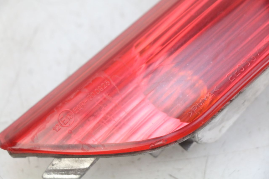 photo de FANALE POSTERIORE SINISTRO PIAGGIO X8 125 (2004 - 2007)