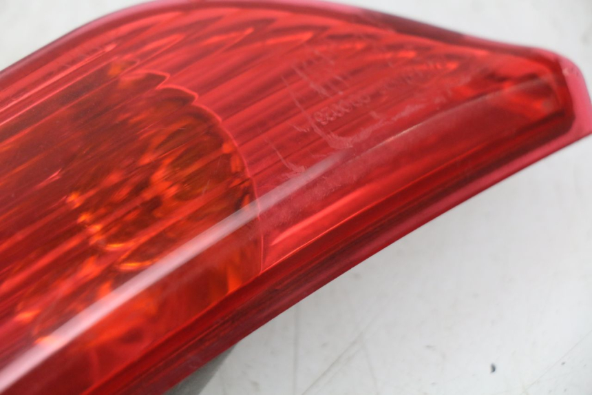 photo de FANALE POSTERIORE SINISTRO PIAGGIO X8 125 (2004 - 2007)
