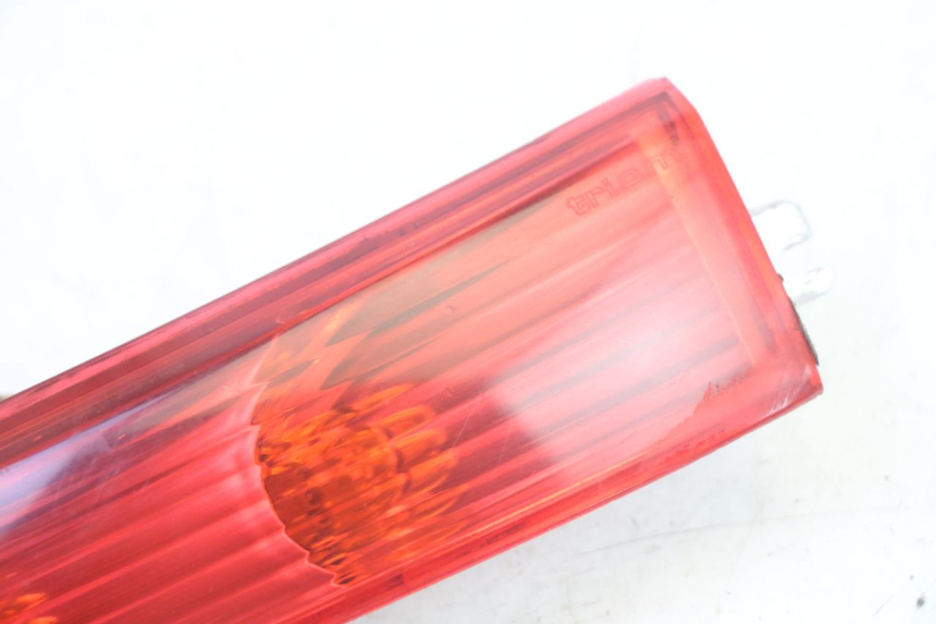 photo de FANALE POSTERIORE SINISTRO PIAGGIO X8 125 (2004 - 2007) - Zoom sullo stato d'uso