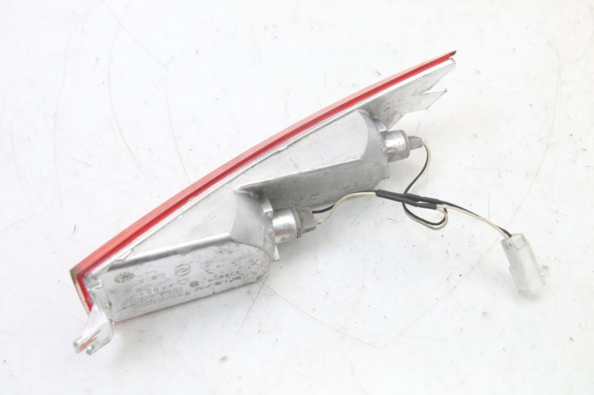 photo de CLIGNOTANTE POSTERIORE SINISTRA PIAGGIO XEVO - X EVO 125 (2007 - 2016) - Primo piano tecnico