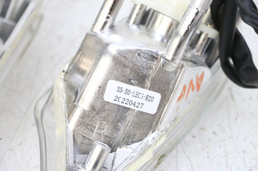 photo de FANALE ANTERIORE KYMCO AGILITY 4T 50 (2018 - 2022) - Dettagli dei punti di fissaggio