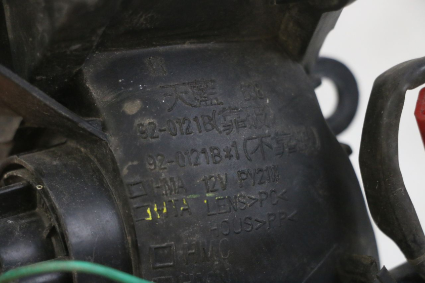 photo de FANALE ANTERIORE DESTRO SYM GTS EVO 125 (2009 - 2013) - Zoom sullo stato d'uso