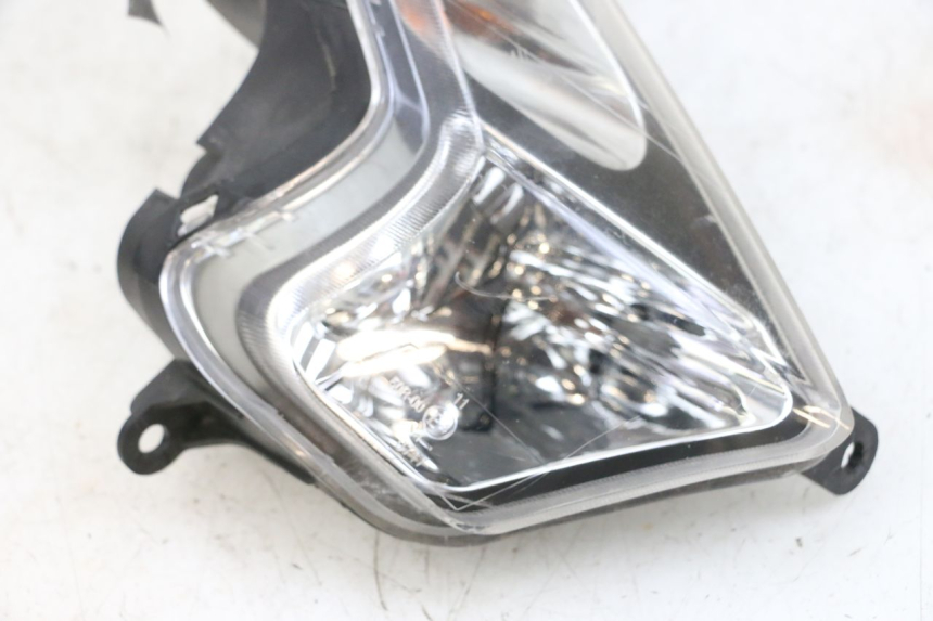 photo de FANALE ANTERIORE DESTRO SYM GTS EVO 125 (2009 - 2013) - Primo piano tecnico