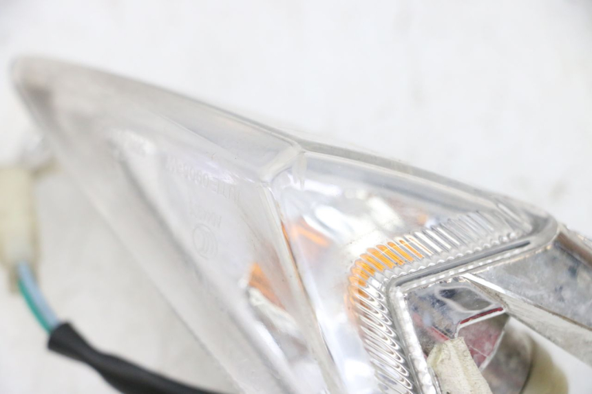 photo de CLIGNOTANTE ANTERIORE DESTRA SYM ORBIT III 3 4T 50 (2018 - 2021) - Dettaglio del componente