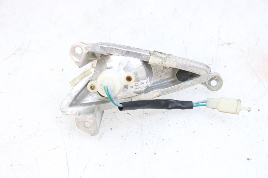 photo de CLIGNOTANTE ANTERIORE DESTRA SYM ORBIT III 3 4T 50 (2018 - 2021) - Dettagli dei punti di fissaggio