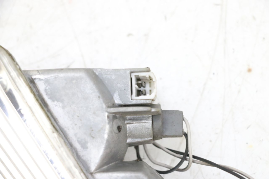 photo de FANALE ANTERIORE DESTRO PIAGGIO VESPA GTS SUPER IE 125 (2009 - 2016) - Zoom sullo stato d'uso