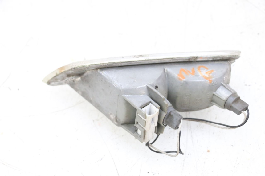 photo de CLIGNOTANTE ANTERIORE SINISTRA PIAGGIO VESPA GTS SUPER IE 125 (2009 - 2016) - Primo piano tecnico