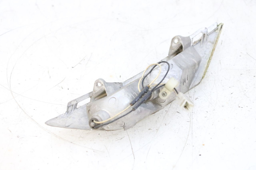 photo de CLIGNOTANTE ANTERIORE SINISTRA PIAGGIO X8 125 (2004 - 2007) - Dettagli dei punti di fissaggio