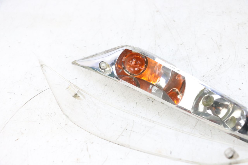 photo de CLIGNOTANTE ANTERIORE SINISTRA PIAGGIO ZIP 2T 50 (2009 - 2019) - Stato della superficie e materiale