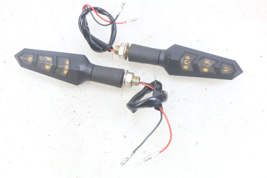 photo de FANALE ANTERIORE MOTRAC URBAN 4T 50 (2016 - 2024) - Dettagli dei punti di fissaggio